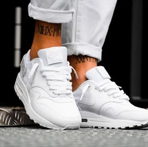 Nike AirMax 1 with logo pack